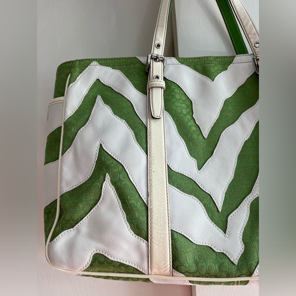 Good condition Coach green zebra print tote - Picture 3 of 12